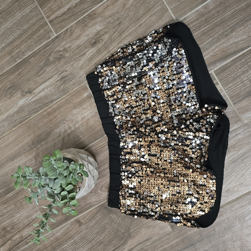 Sequin shorts 🩳 size medium